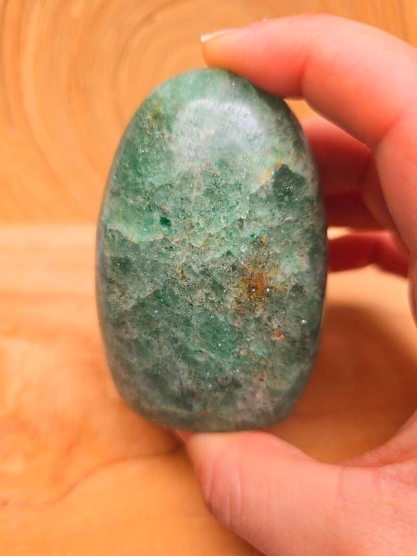 Forme libre fuchsite de Madagascar