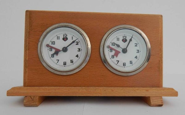 Vintage schaakklok Olympia