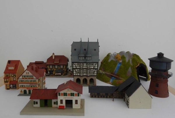 Trein accessoireset (bomen, auto's, gebouwen, kermis en doe-het-zelf kit)