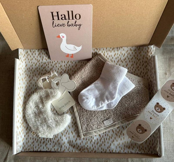Kraamcadeautje brievenbus - Little Dutch + Jollein - speendoekje, slab en sokjes
