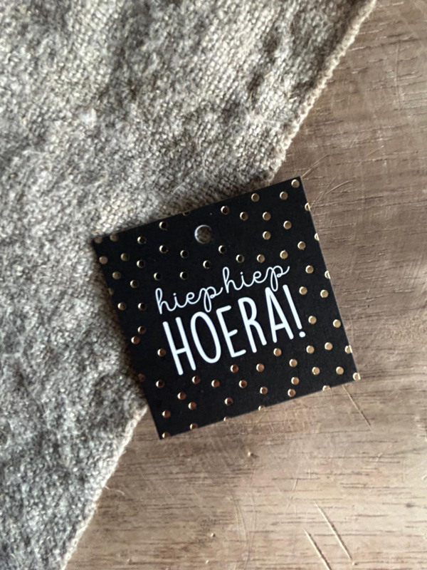 Cadeaulabel - Hiep Hiep Hoera - 60x60mm