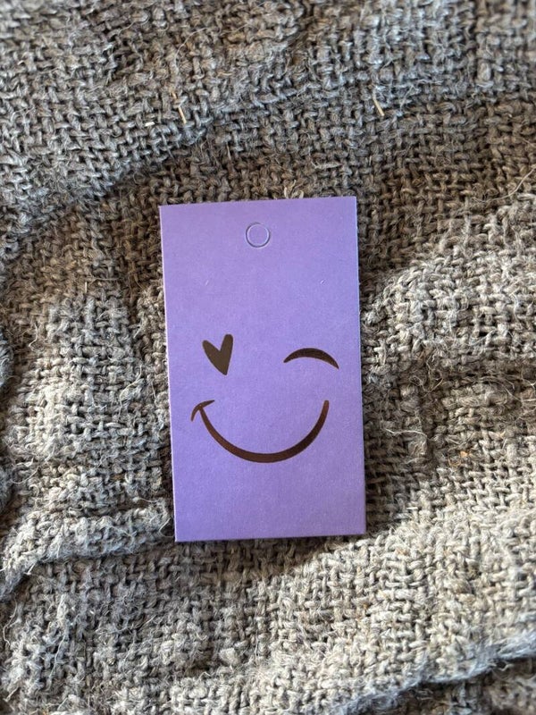 Cadeaulabel - smiley paars - 40x70mm