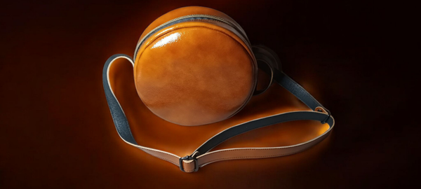 petit sac rond marron brillant