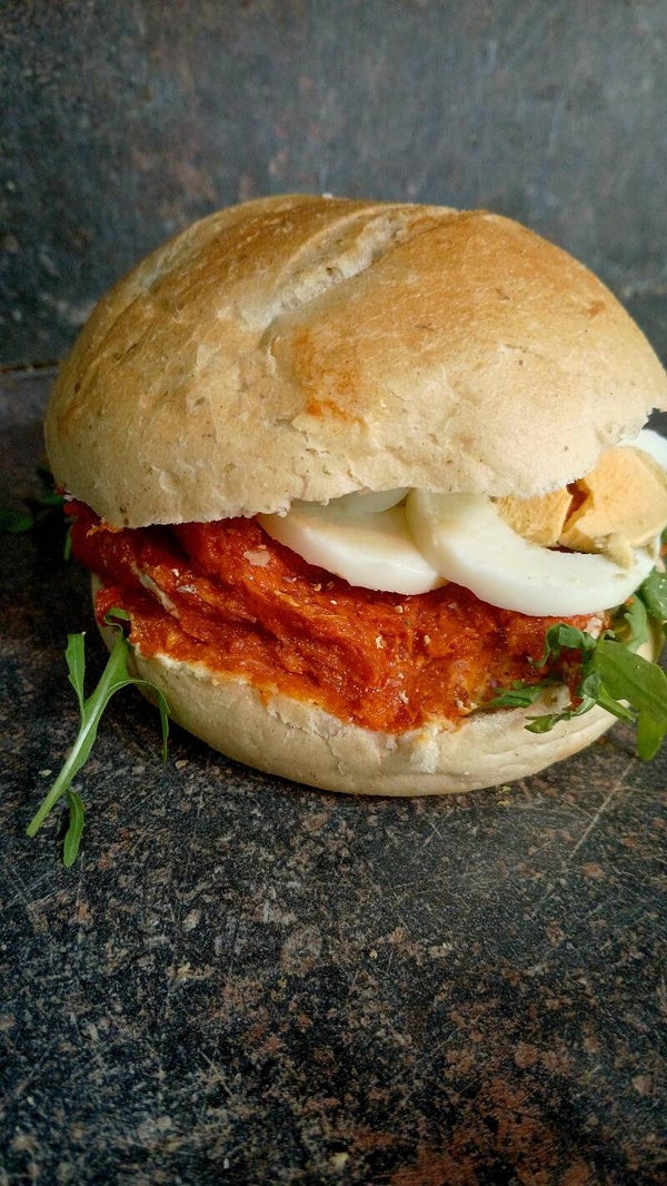 Italiaanse bol " Filet american ei "
