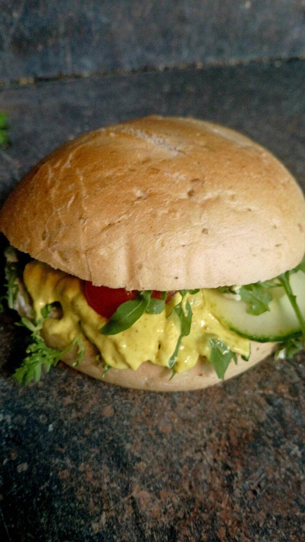 Italiaanse bol " Kip-kerrie salade"