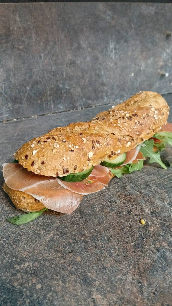 Luxe Meergranen stokbroodje " serranoham "