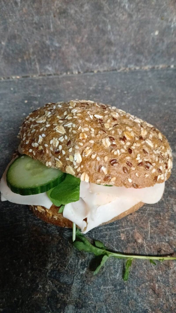 Luxe belegde meergranen Bol " kip-pesto "