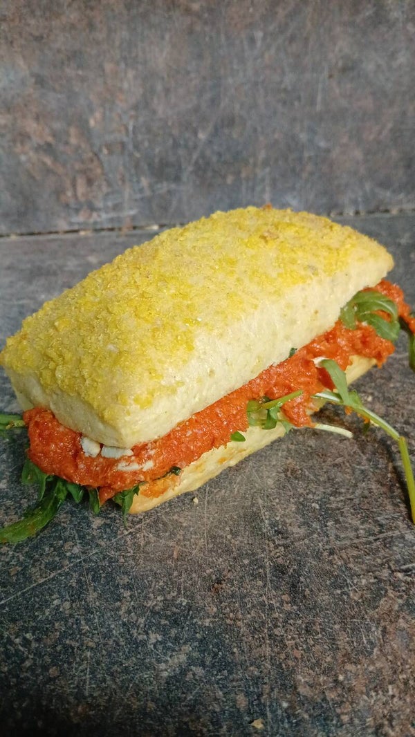 Luxe belegde mais broodje "filet american-uitje"