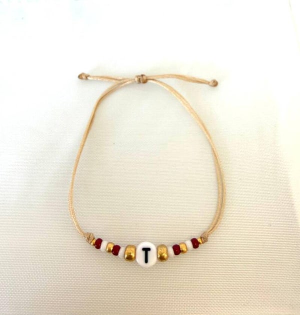 Armbandje Neeltje: met letter