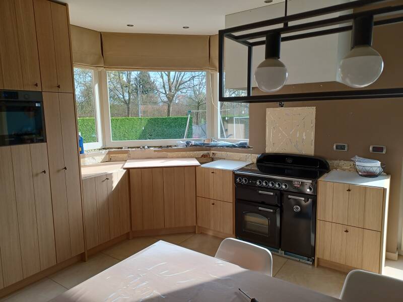 Keuken in eiken fineer