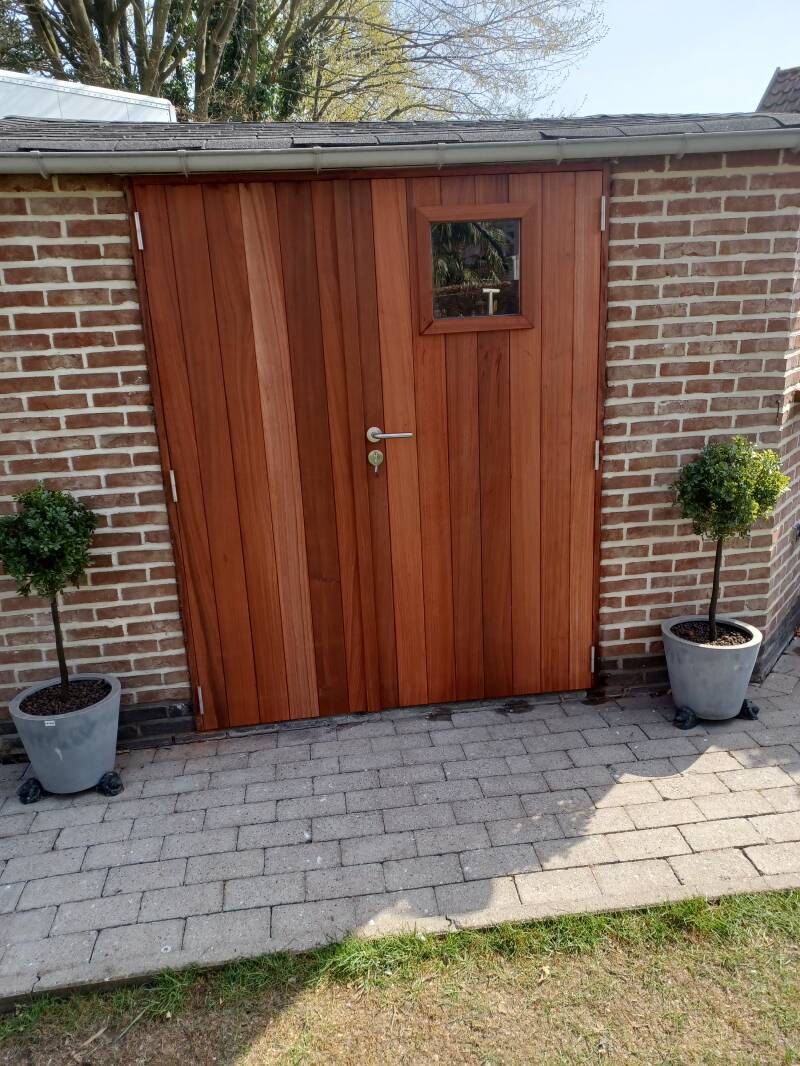 Deur tuinhuis in padouk