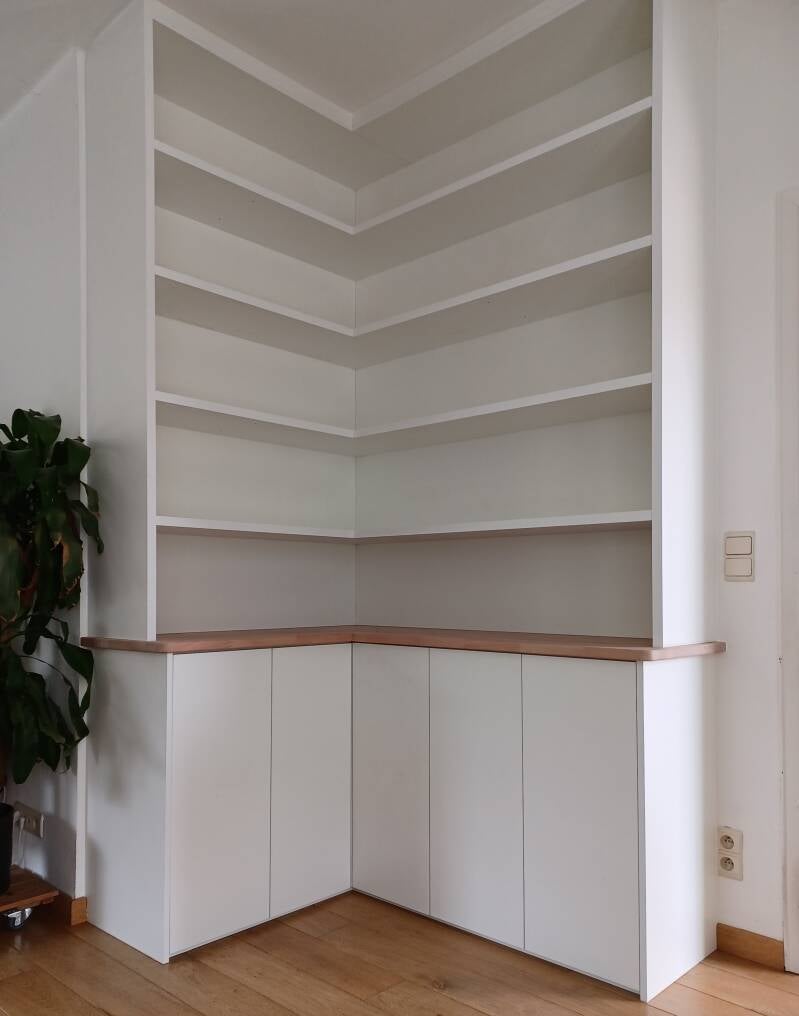 Boekenkast in witte laminaat