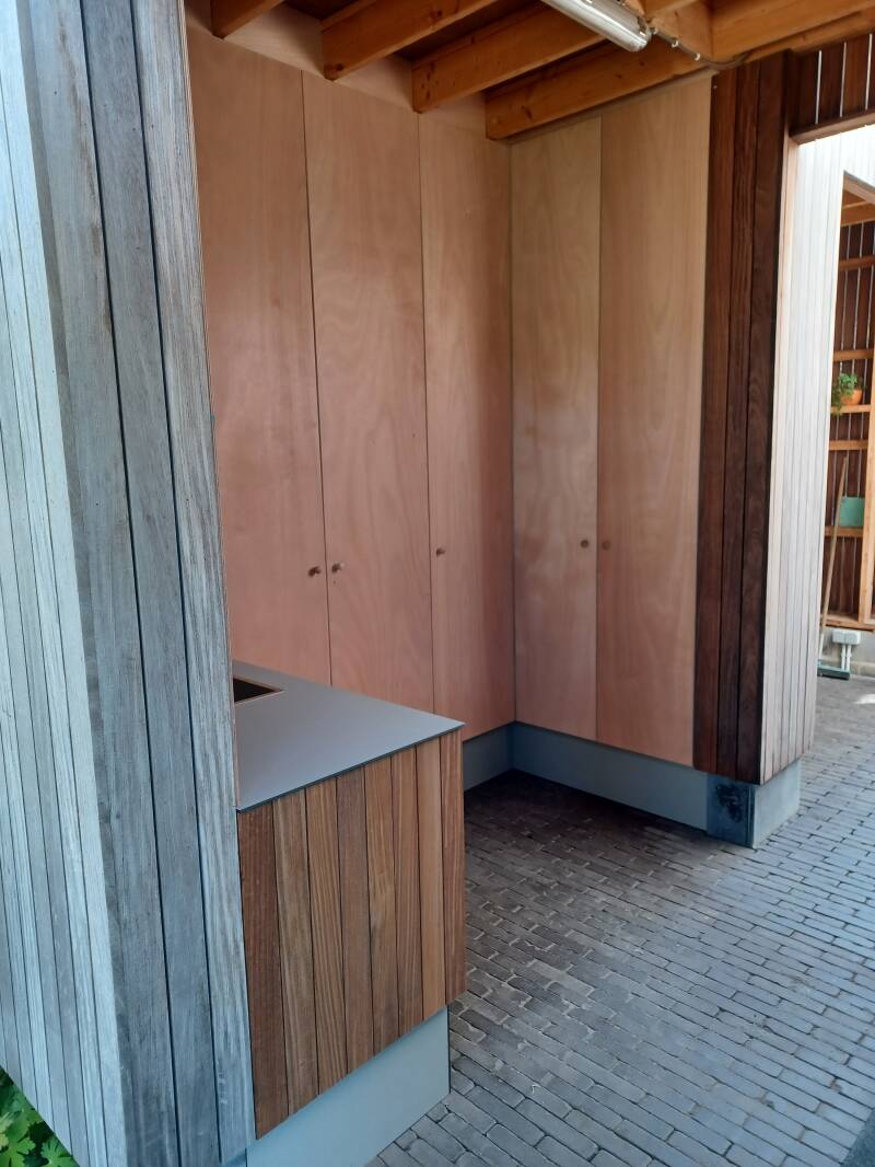 Buitenkeuken in MPX Garantieplaat met volkern werkblad