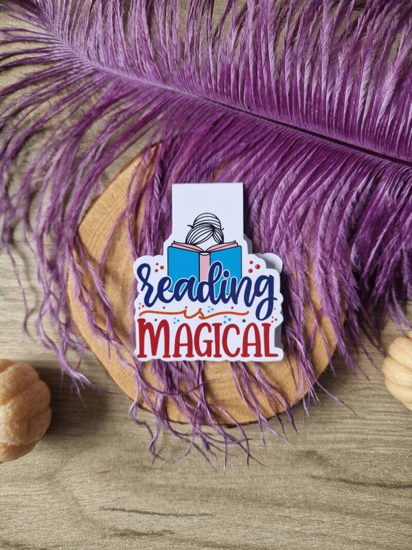 Marque-page magnétique « Reading is magical »