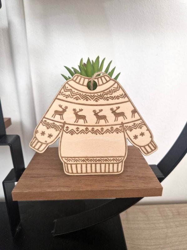 Décoration de sapin en bois pull de Noël personnalisable,