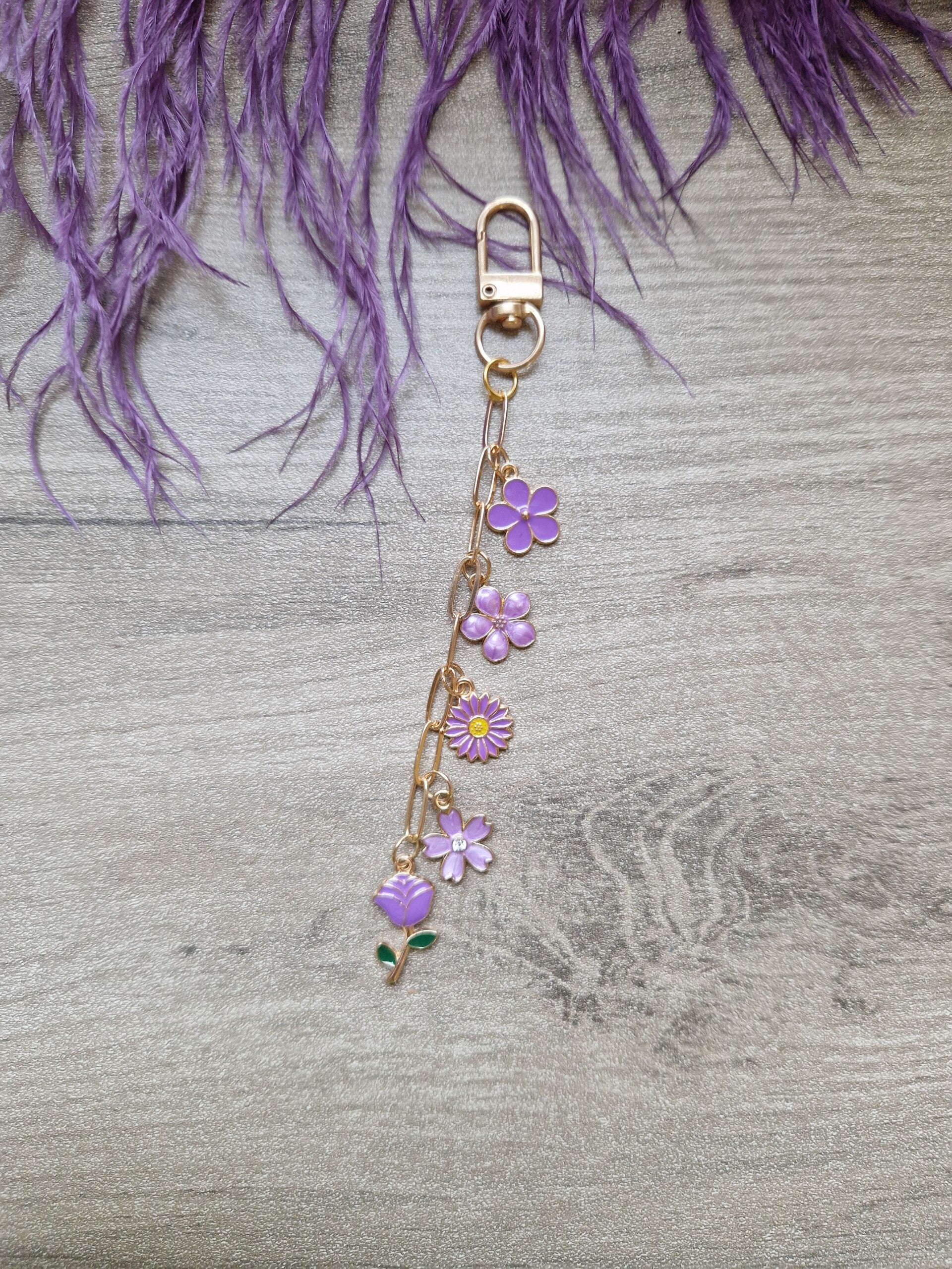 Porte-clés breloque fleur violette,