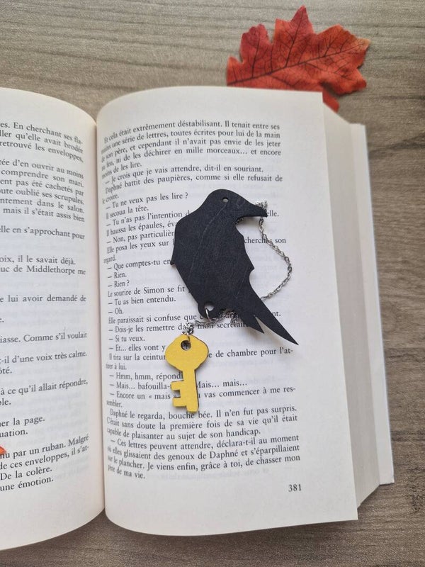 Marque-page en bois corbeau,