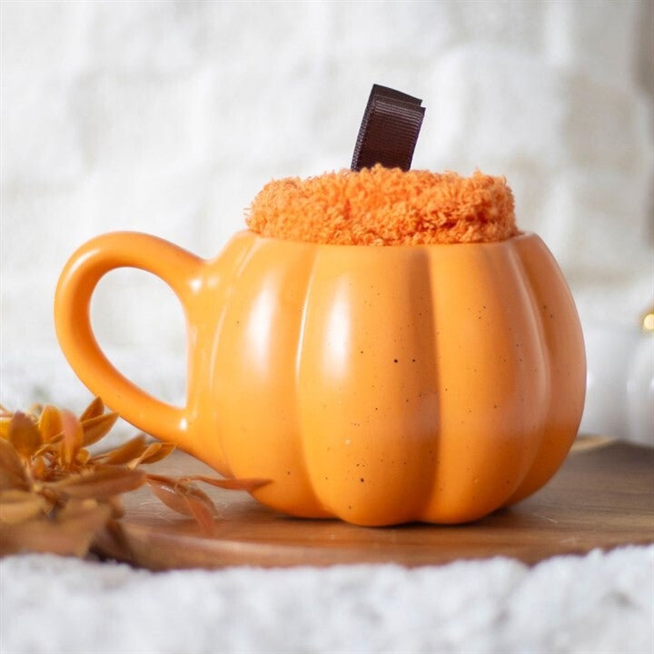 Ensemble tasse et chaussettes en forme de citrouille