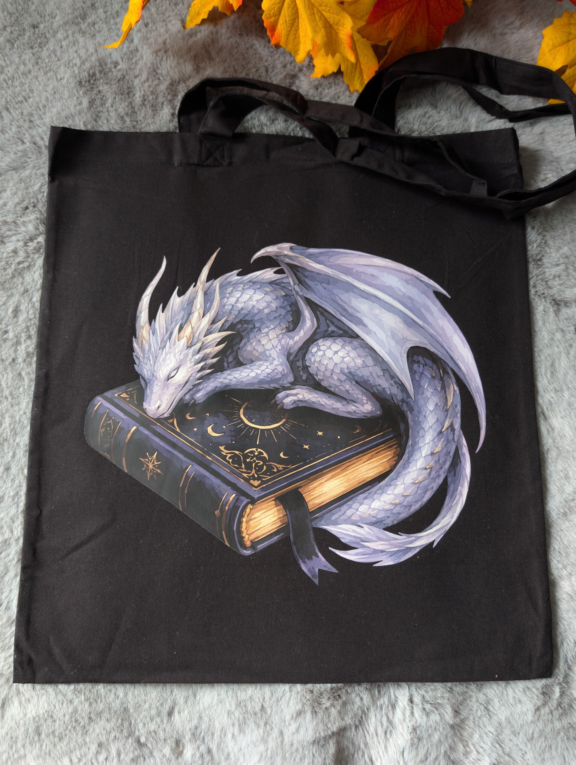 Tote bag noir dragon qui dort,