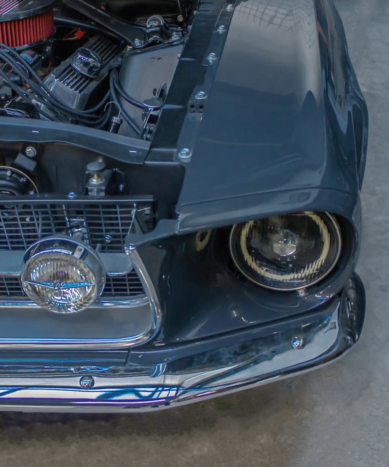 Vakkundige assemblage van oldtimers met oog voor detail en precisie.