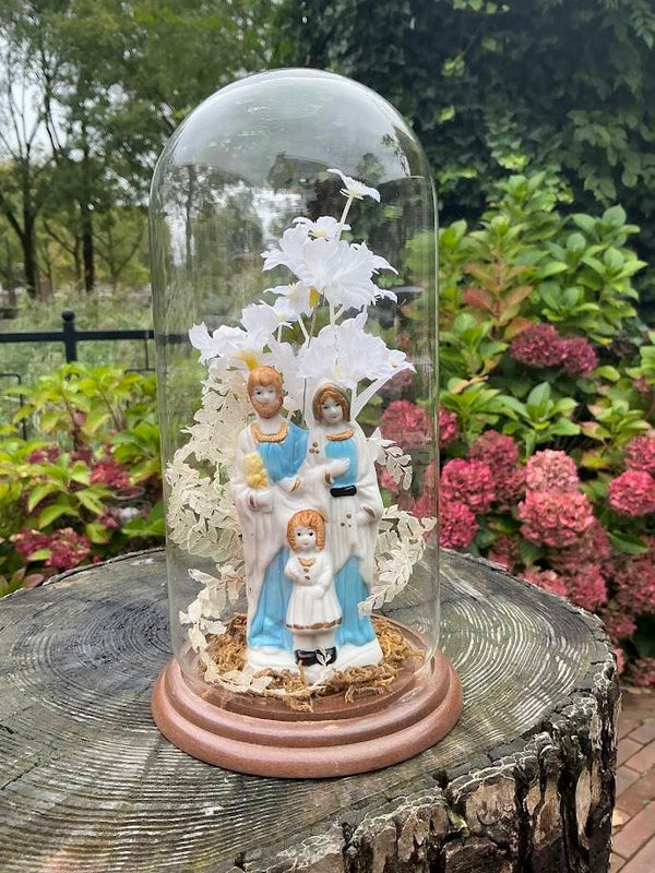 Porseleinen heiligenbeeld Heilige Familie – jaren ’70 – met stolp – 23 cm