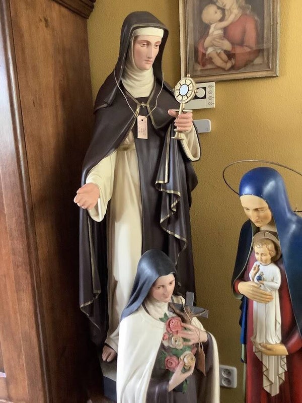 Zeldzaam groot Belgisch kerkbeeld – St. Clara (jaren ’30)