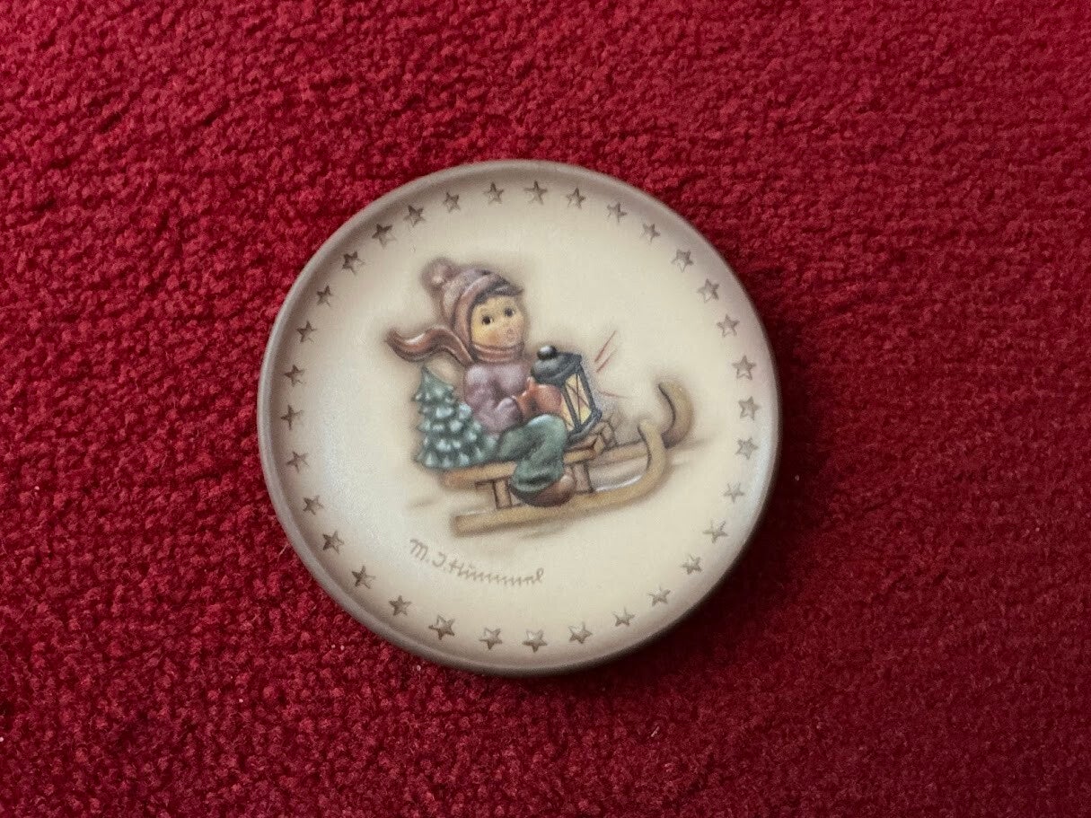 Goebel M.J. Hummel porseleinen bordje – HUM 975 (3rd Edition)