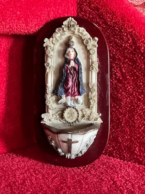 Vintage Wijwatervat O.L.V. Fatima met Duifjes