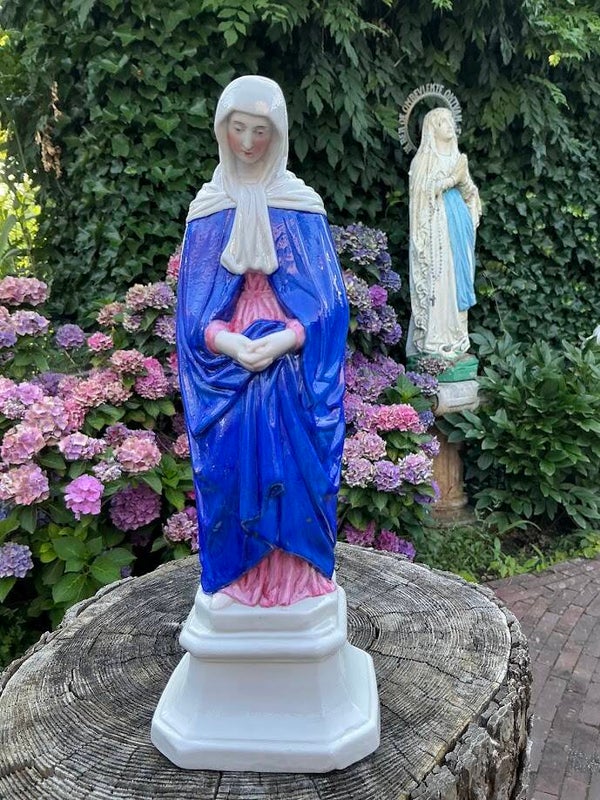 Zeldzaam Mariabeeld in specifieke voorstelling