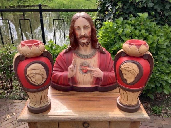 Uniek Belgisch heiligenbeeld Jezus borstbeeld met 2 vazen