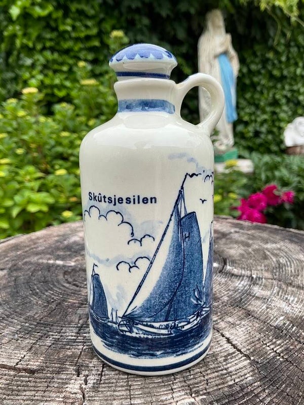 Delfts blauw kruikje met Skûtsjesilen – Batavus Intercycle, Heerenveen