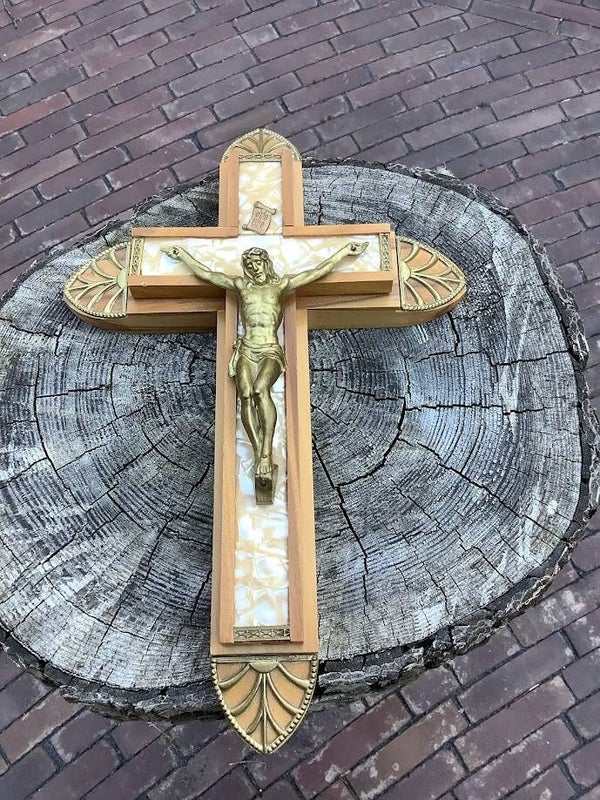 Religie houten kruis crucifix corpus bewerkt celluloid