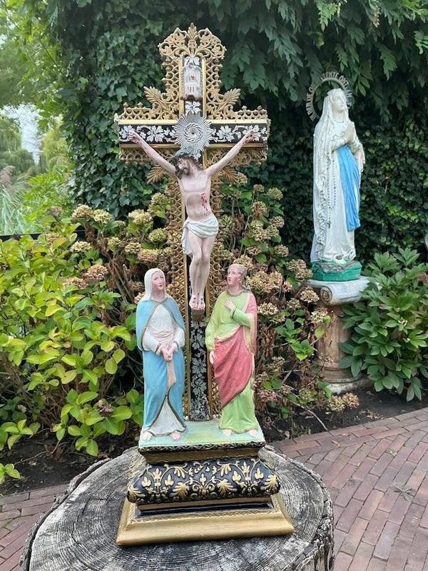 Antiek Frans kruisbeeld – Jezus op de Calvarieberg (19e eeuw)