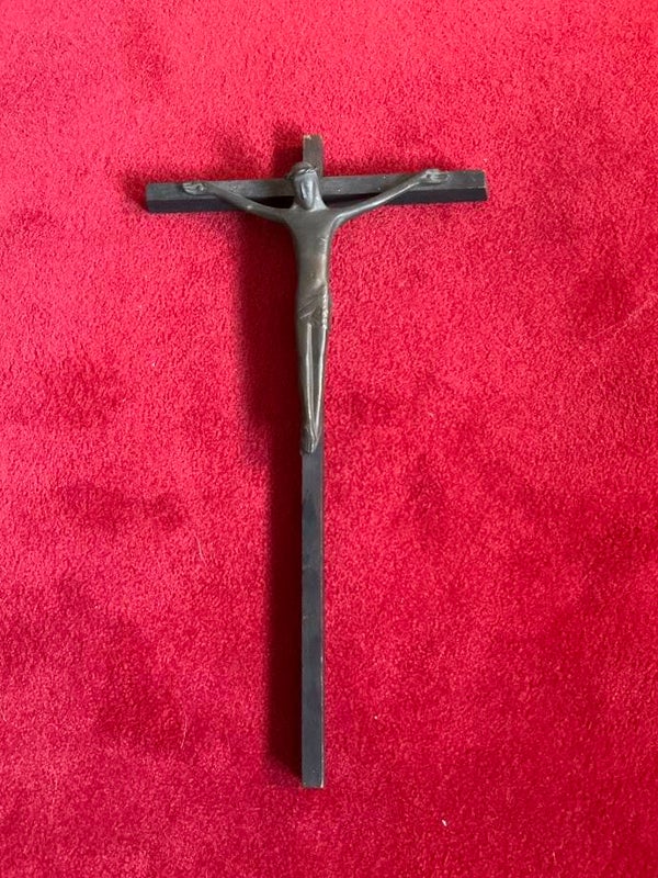 Houten kruisbeeld met bronzen corpus – antiek