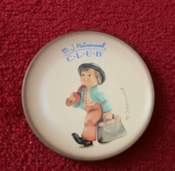 Goebel M.J. Hummel Club bordje – porselein
