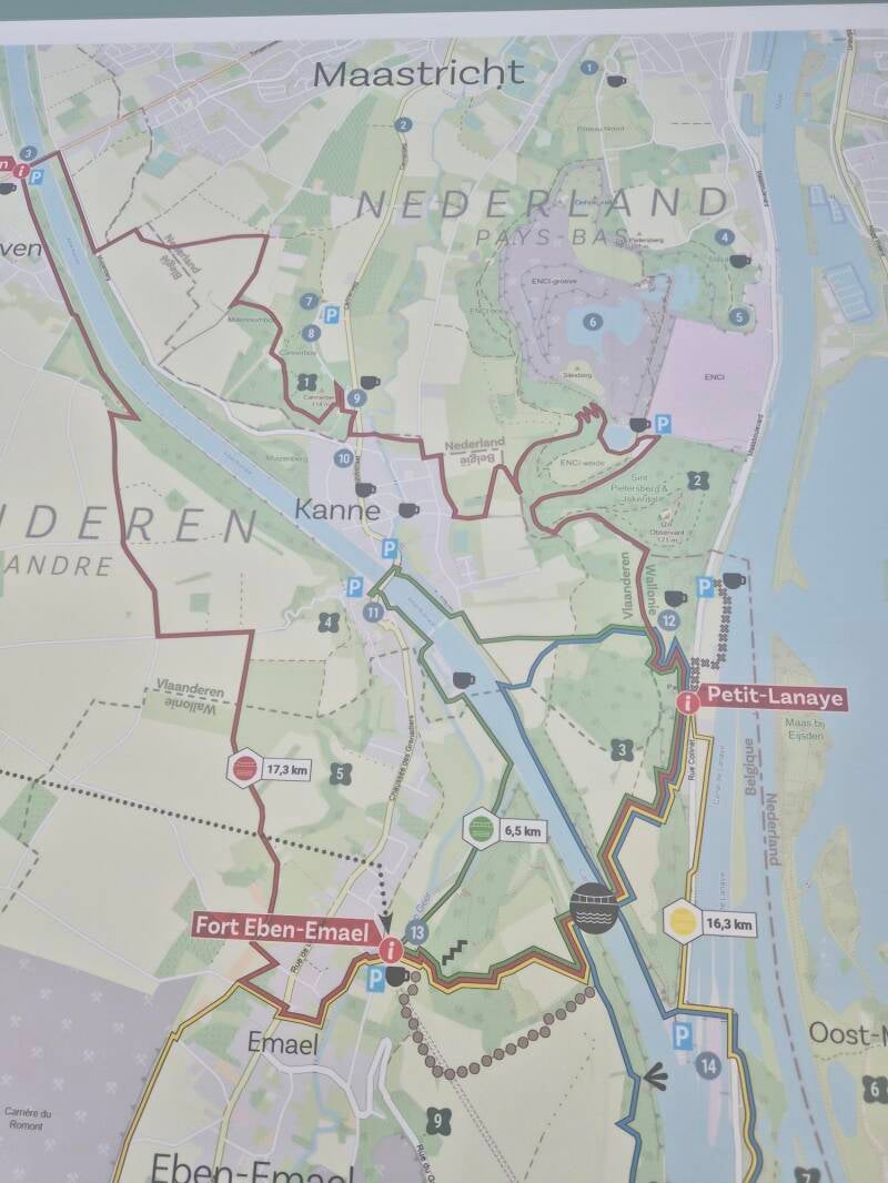 Kaart met de verschillende wandelroutes naar de Passerelle van Caestert, deze spectaculaire hangbrug is niet alleen de langste, maar ook de hoogste hangbrug van de Benelux