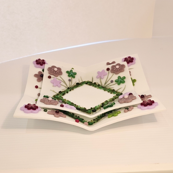 Small flower origami plate