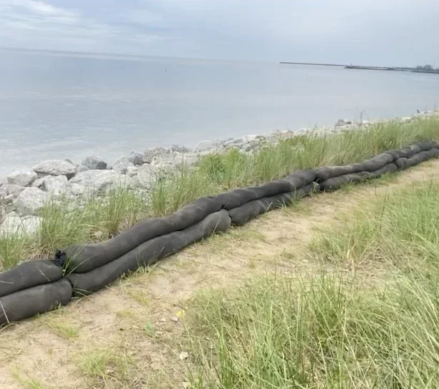A newly installed stacked Bioworm application on the Lake Michigan, USA, shoreline.