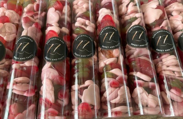 Snoepkoker gevuld met zoete snoep