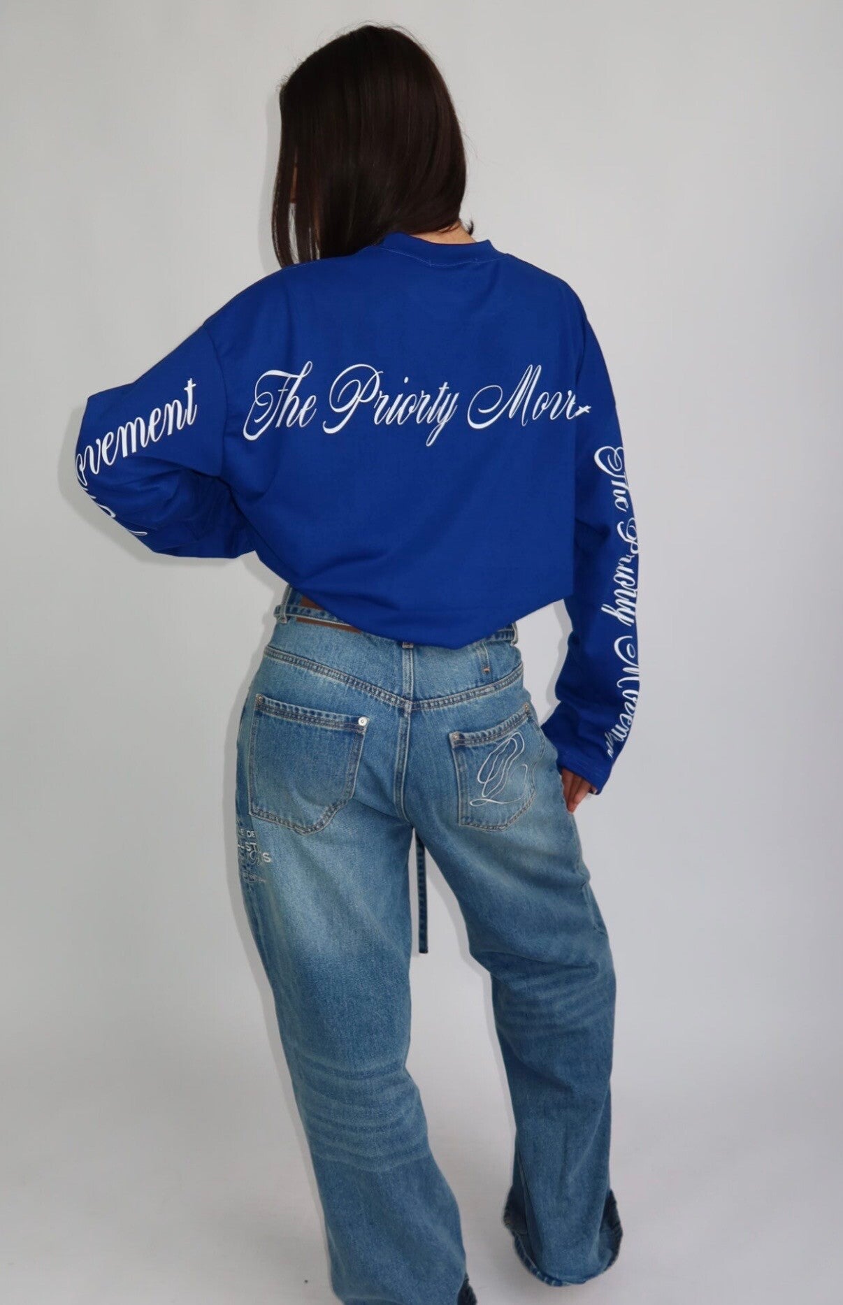 Pre order PRIORITY LONGSLEEVE ‘THE PRIORITY MOVEMENT’ – COBALT BLAUW