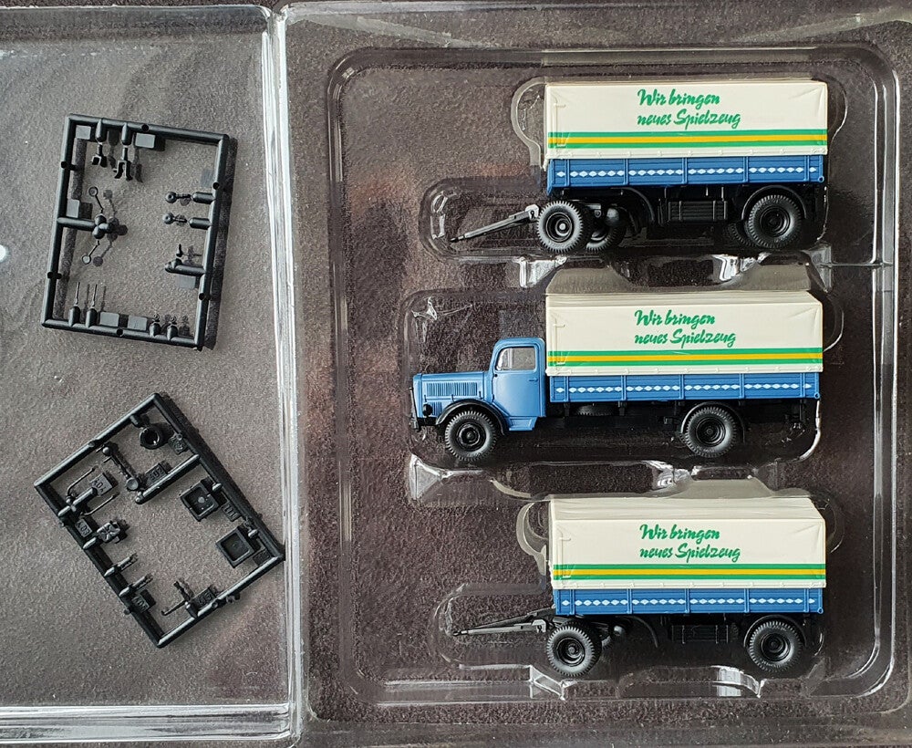 Roco - Mercedes L5000 met 2 aanhangers (9220)