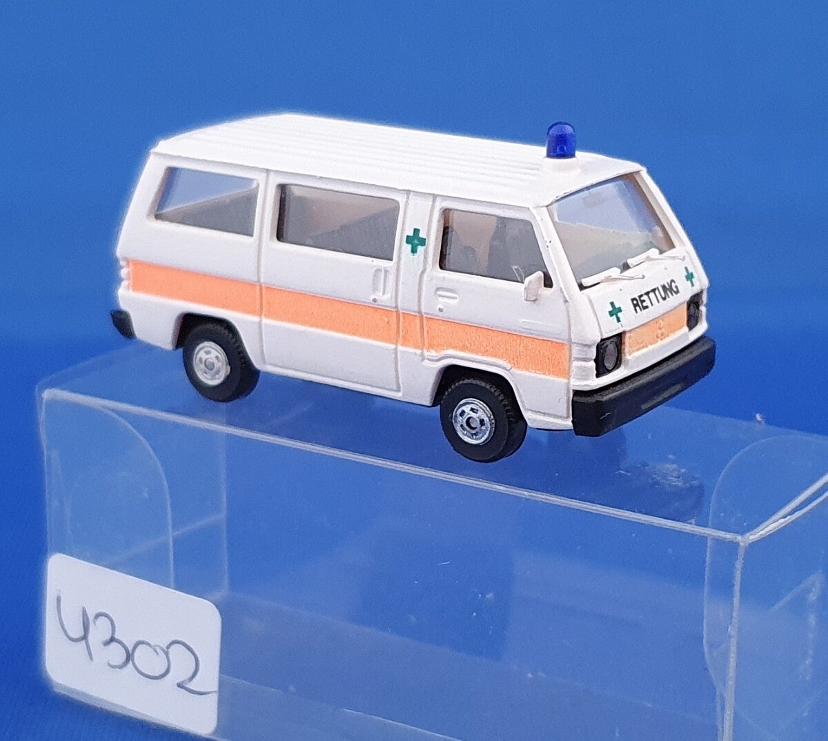 Rietze  - Mitsubishe L300 ambulance (4166)