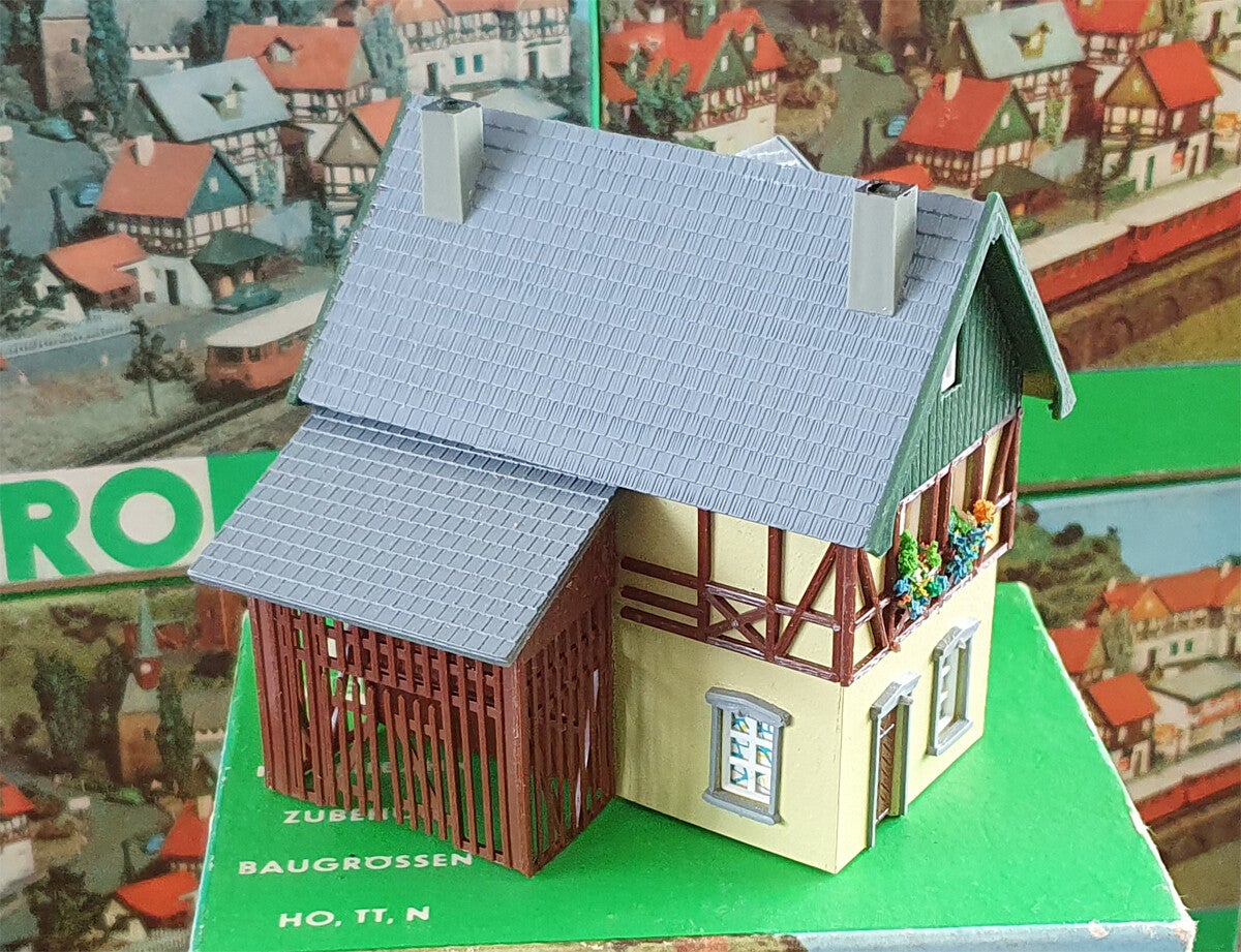 Vero - Huis TT "kant en klaar model" *Vintage DDR*