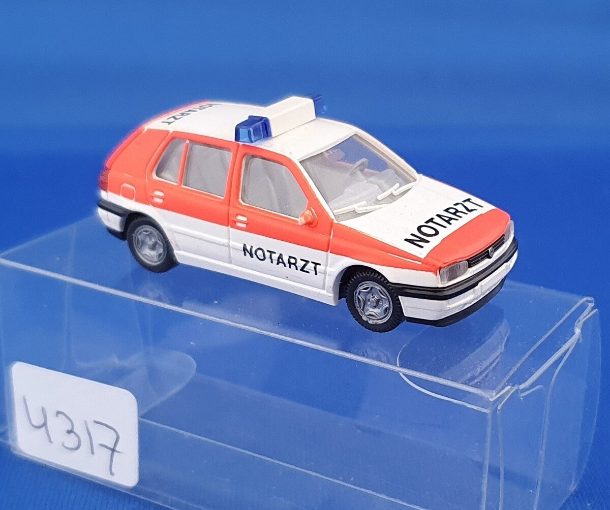 Wiking  - VW Golf notartz (4317)