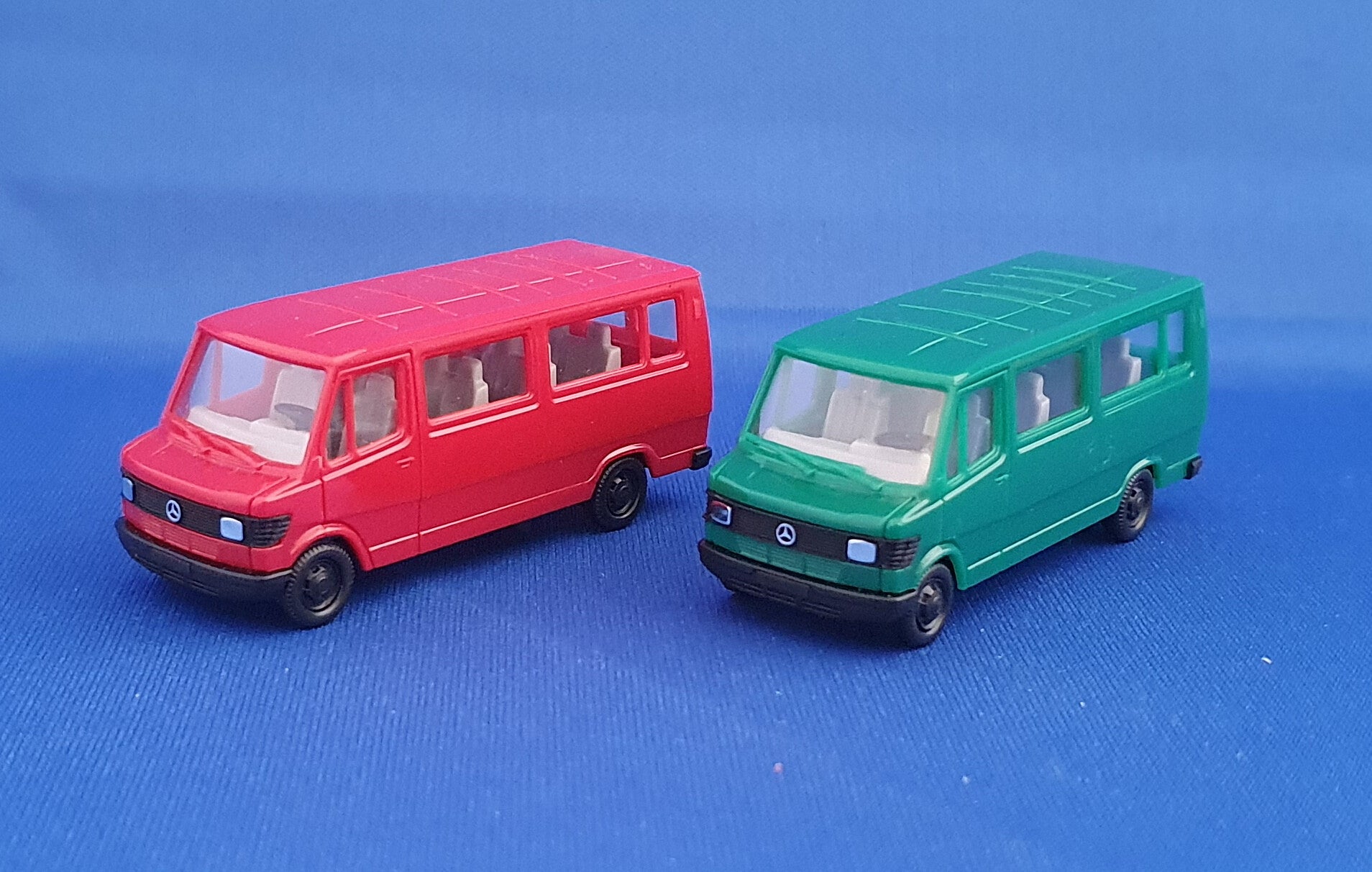 Set 2 x MB bestelbus (9610)