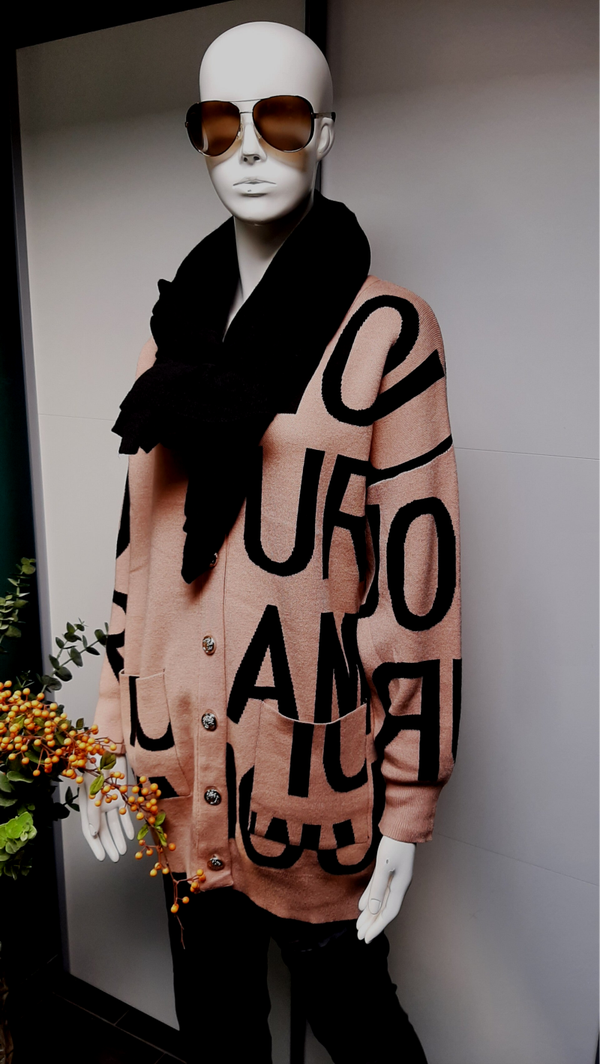 Leuke trui met grote letters