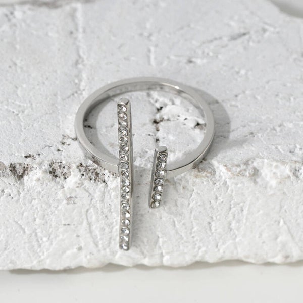 Bague Argentée Double Barres Incrustées de Strass