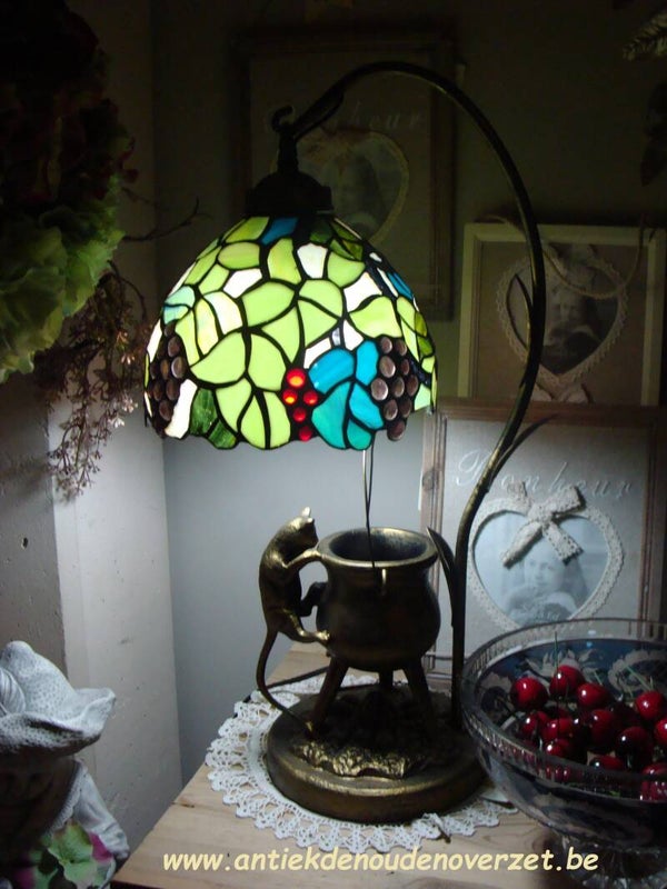 Tiffany lamp, kat met keteltje