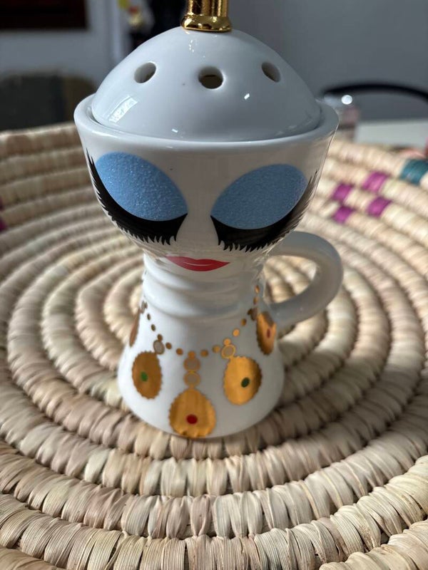 Porta oud con palpebre celesti