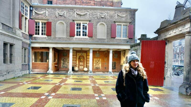Private Leiden walking tour through hofjes and the legacy of Dutch discovery'
